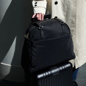 Lo & Sons Elegant Black Shoulder Bag